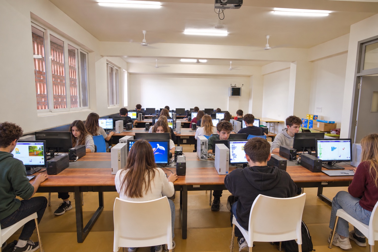 Učenici na praktičnoj nastavi u računarskoj učionici